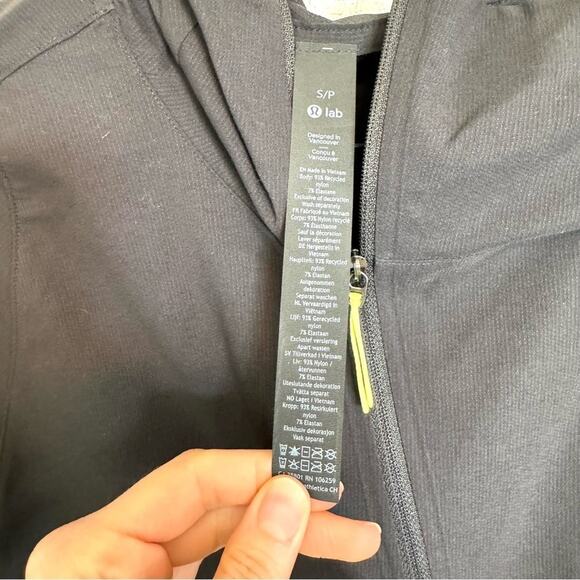 Lululemon Women's Small Lab Revera 1/2 Zip Black Jacket Workout Comfortable - Picture 4 of 9